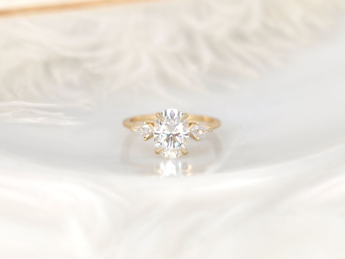 Stunning 2.5 CT Oval Moissanite Engagement Ring with Three Stone Design 1